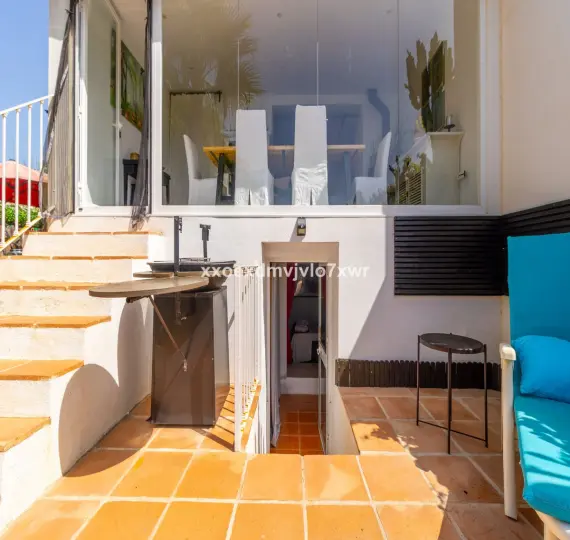 Продажа дома на две семьи в Estepona