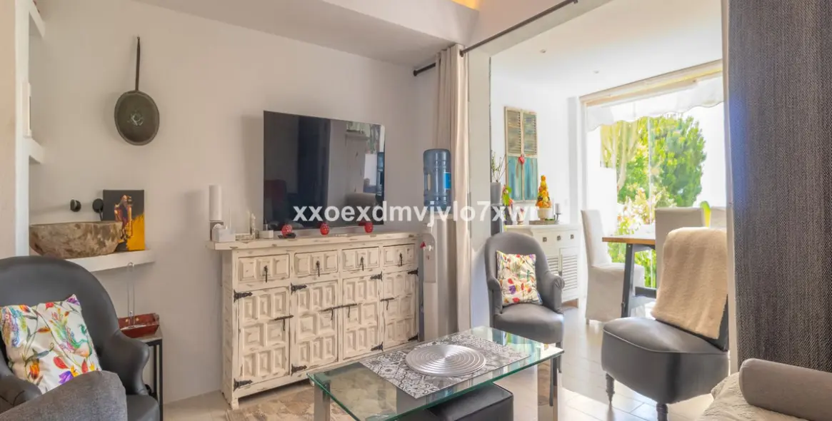 Продажа дома на две семьи в Estepona 14