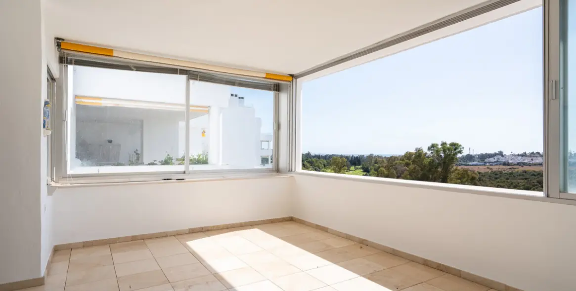 Sale of middle floor apartment in Guadalmina Alta 4