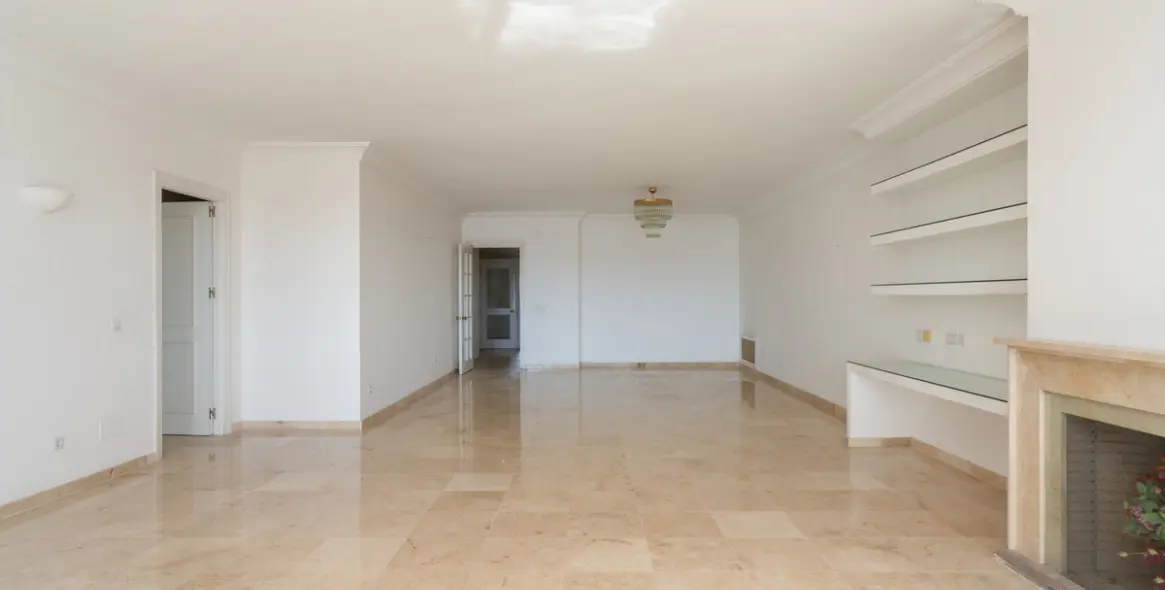 Sale of middle floor apartment in Guadalmina Alta 7