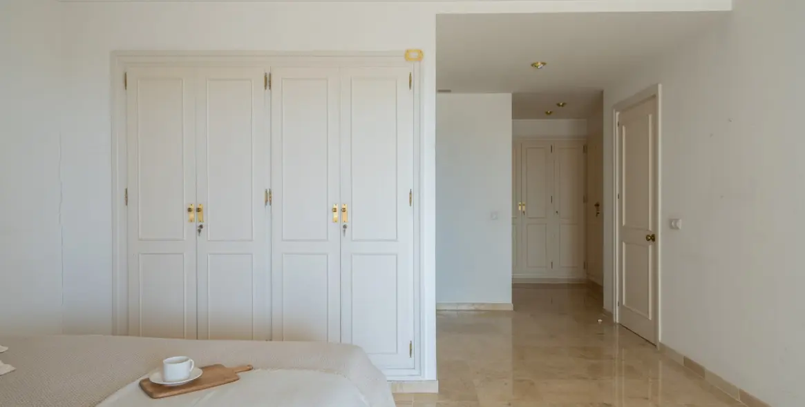 Sale of middle floor apartment in Guadalmina Alta 9