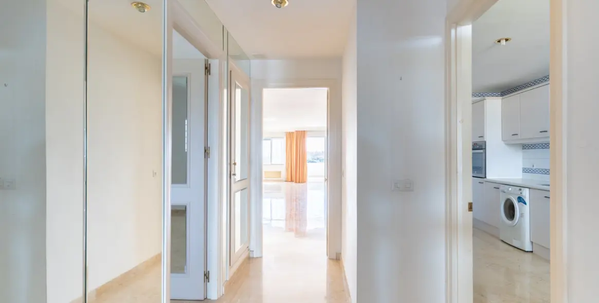 Sale of middle floor apartment in Guadalmina Alta 17