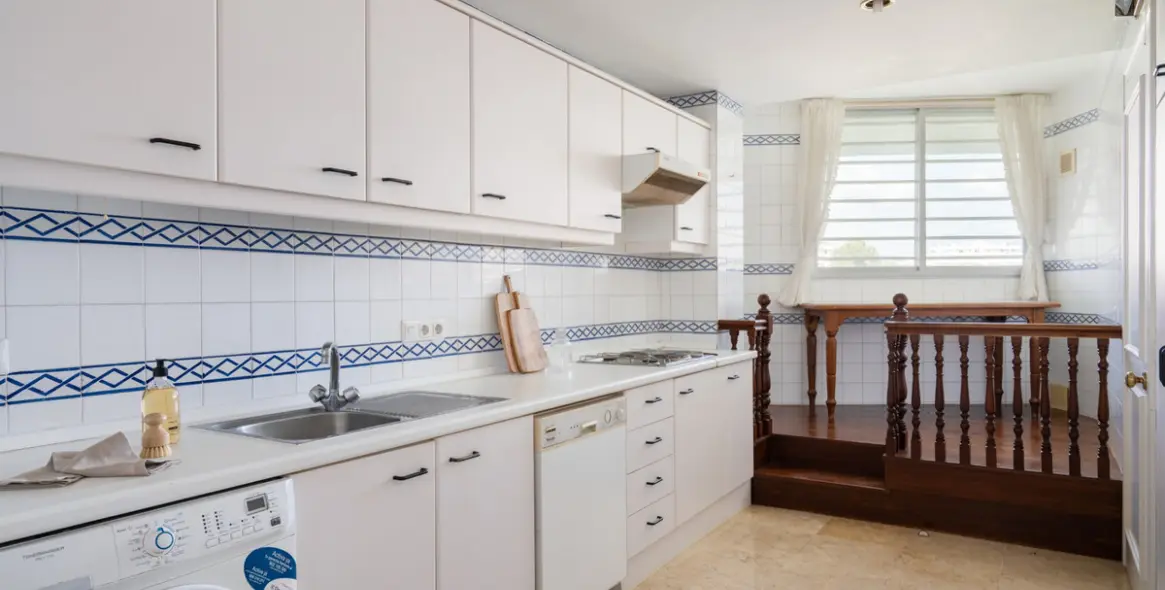 Sale of middle floor apartment in Guadalmina Alta 19
