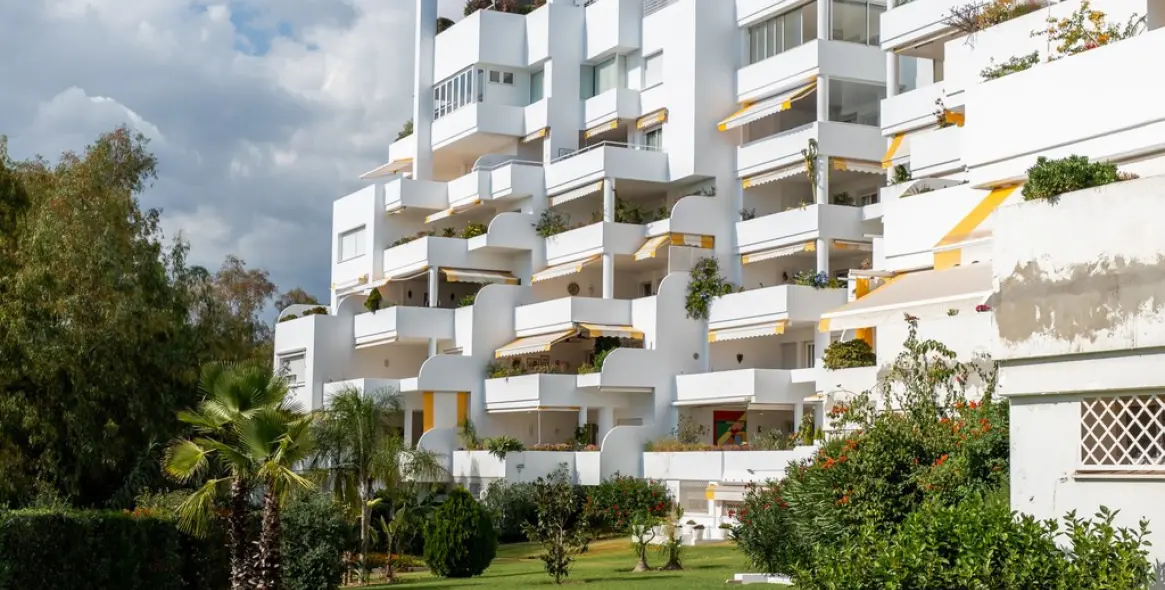 Продажа апартаментов на среднем этаже в Guadalmina Alta 24