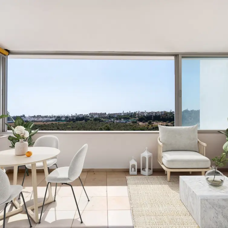 Sale of middle floor apartment in Guadalmina Alta