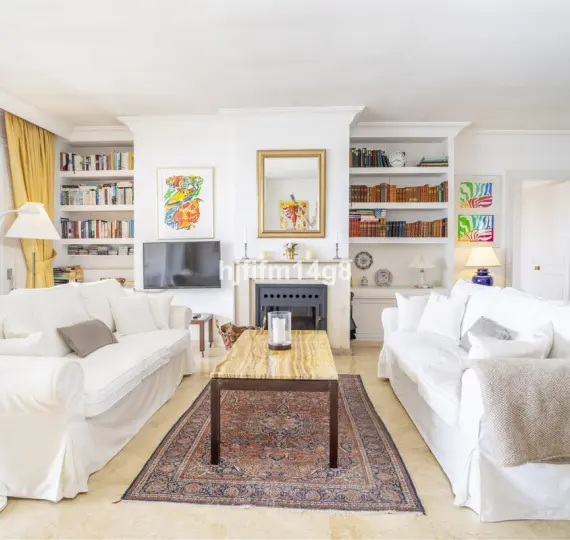 Продажа апартаментов на среднем этаже в Guadalmina Alta