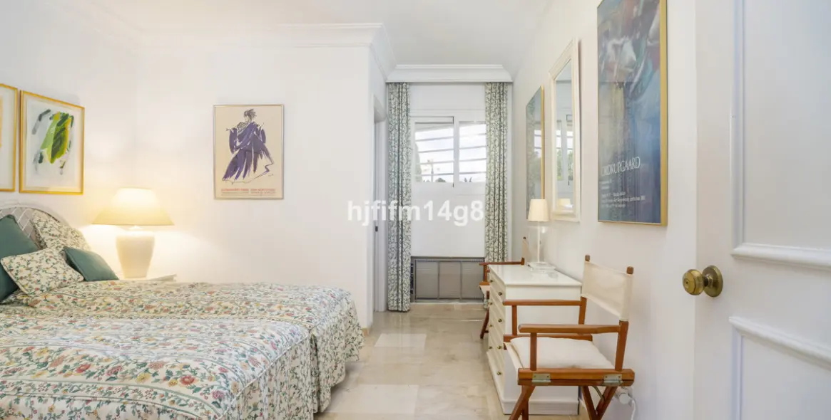 Sale of middle floor apartment in Guadalmina Alta 14