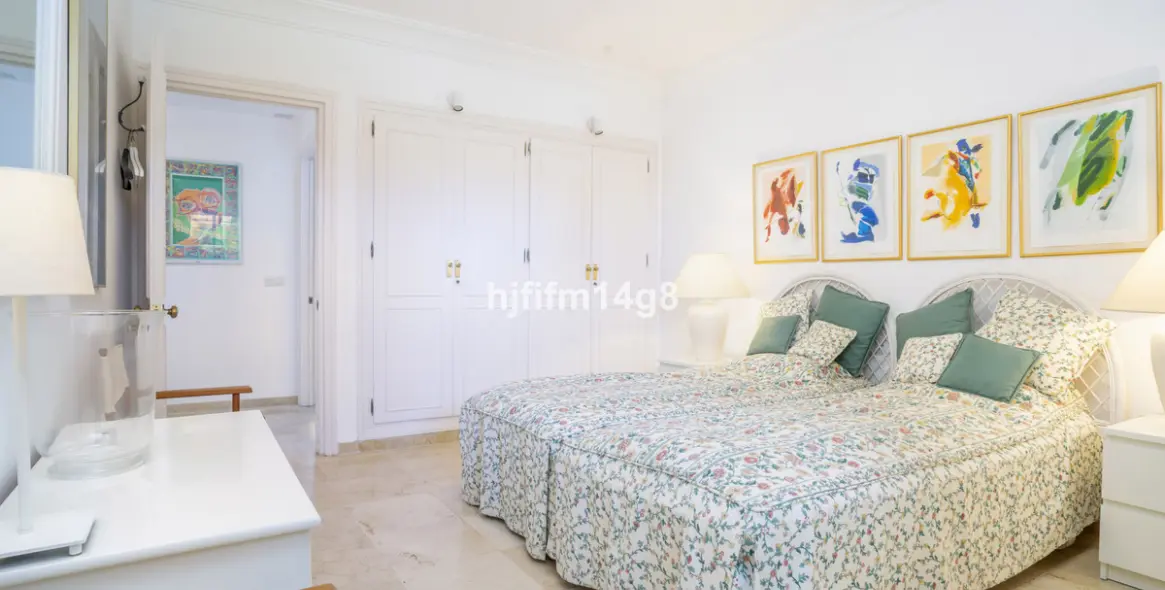 Sale of middle floor apartment in Guadalmina Alta 15