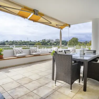 Sale of middle floor apartment in Guadalmina Alta