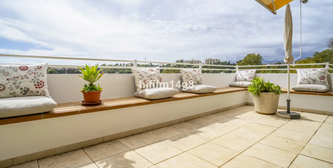 Sale of middle floor apartment in Guadalmina Alta 3