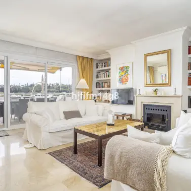 Sale of middle floor apartment in Guadalmina Alta