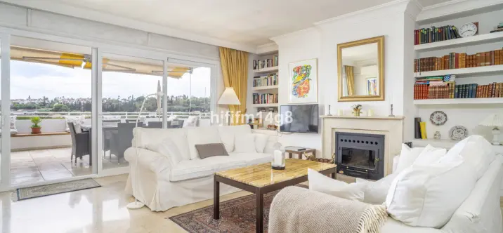 Sale of middle floor apartment in Guadalmina Alta 3