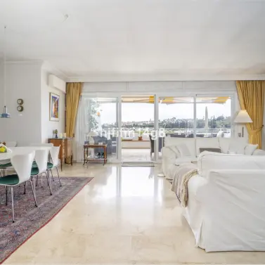 Sale of middle floor apartment in Guadalmina Alta