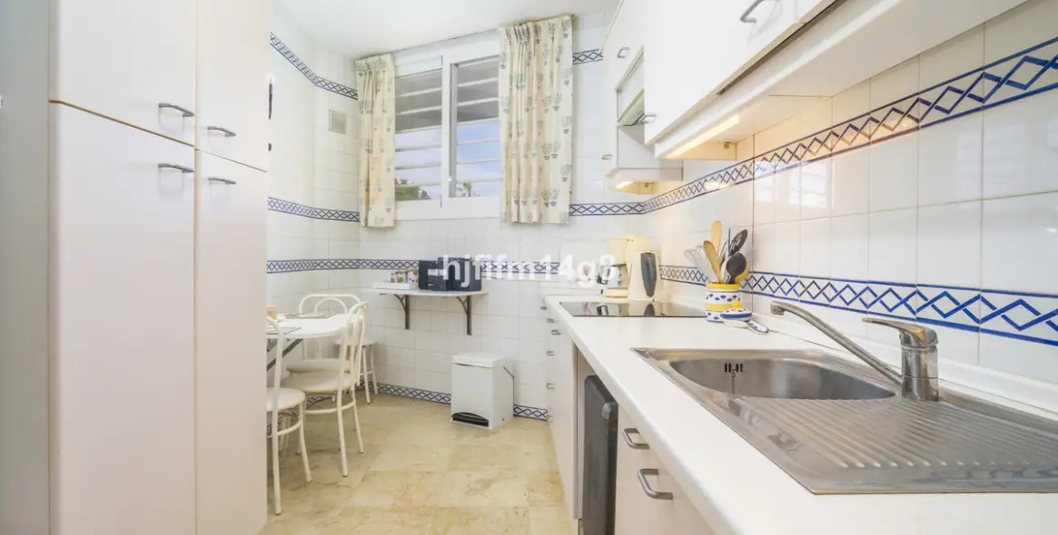 Sale of middle floor apartment in Guadalmina Alta 9