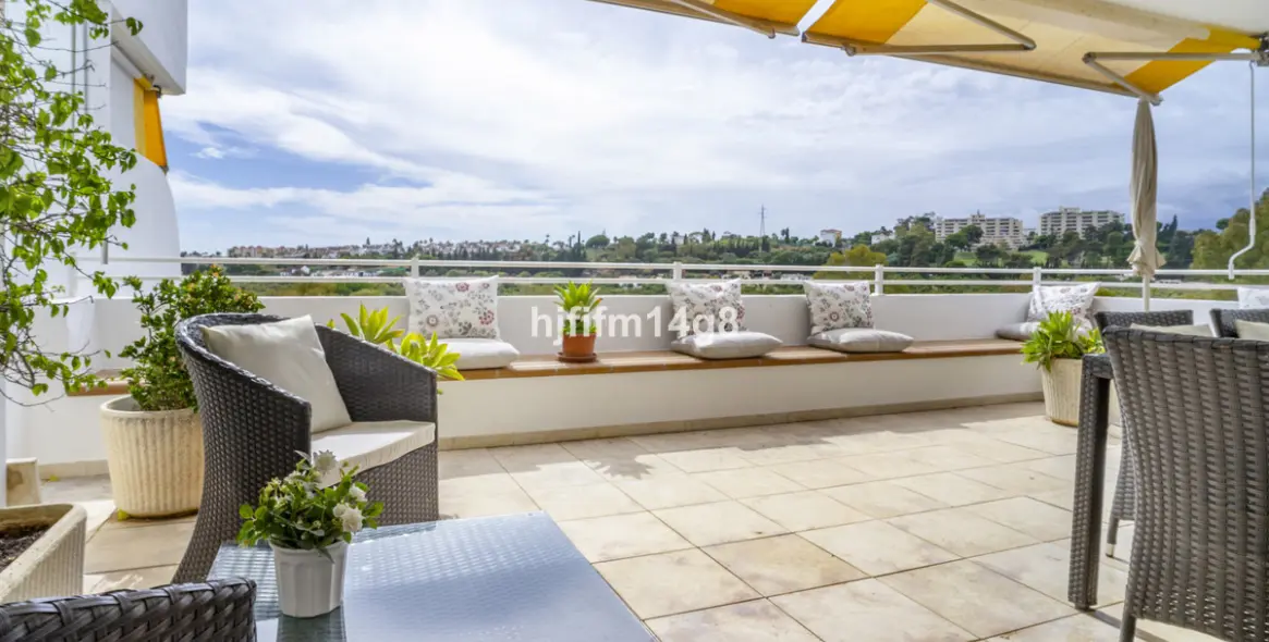 Sale of middle floor apartment in Guadalmina Alta 19