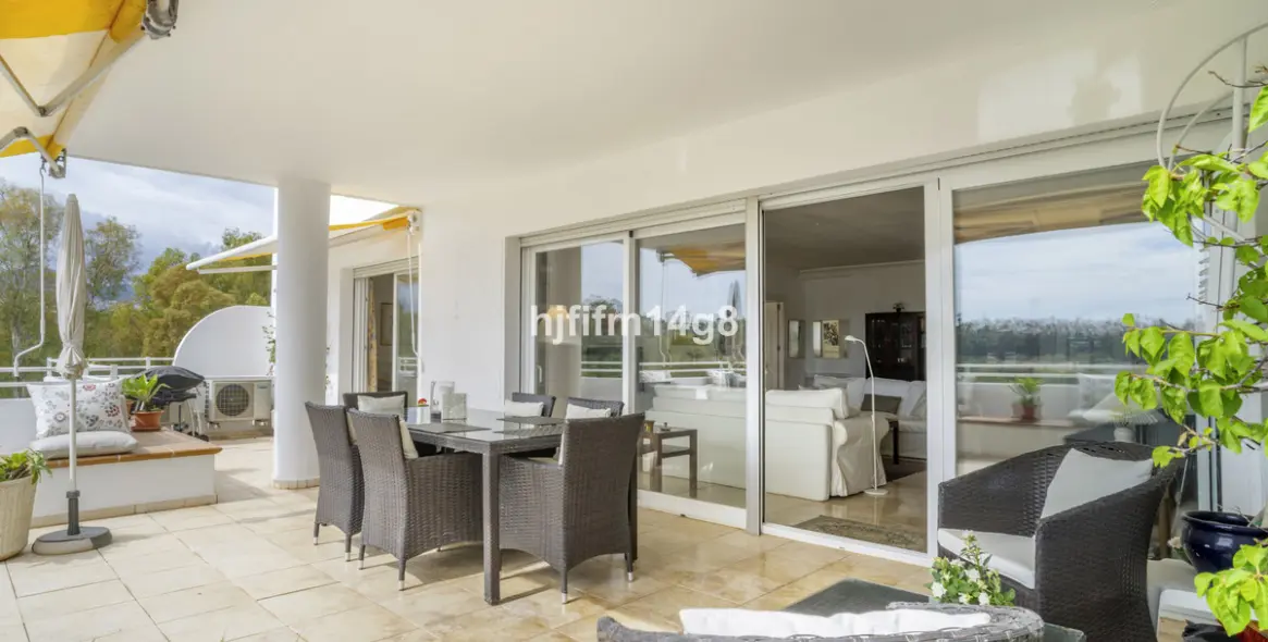 Продажа апартаментов на среднем этаже в Guadalmina Alta 21