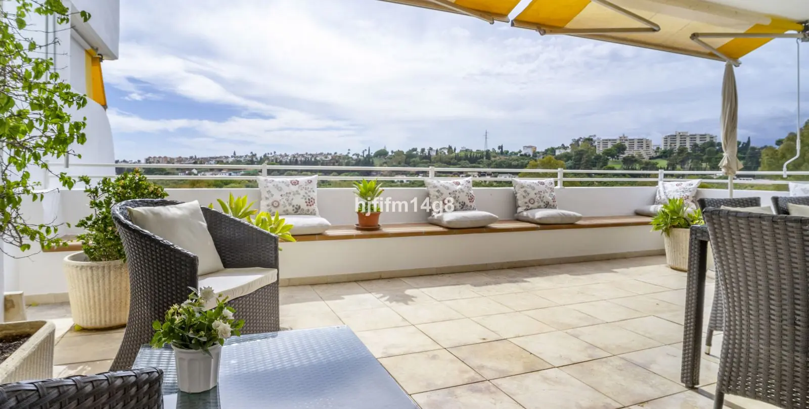 Продажа апартаментов на среднем этаже в Guadalmina Alta 19