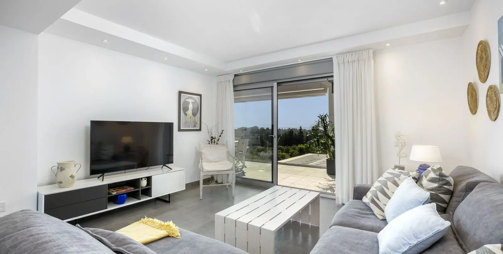 Sale of penthouse in Estepona 4