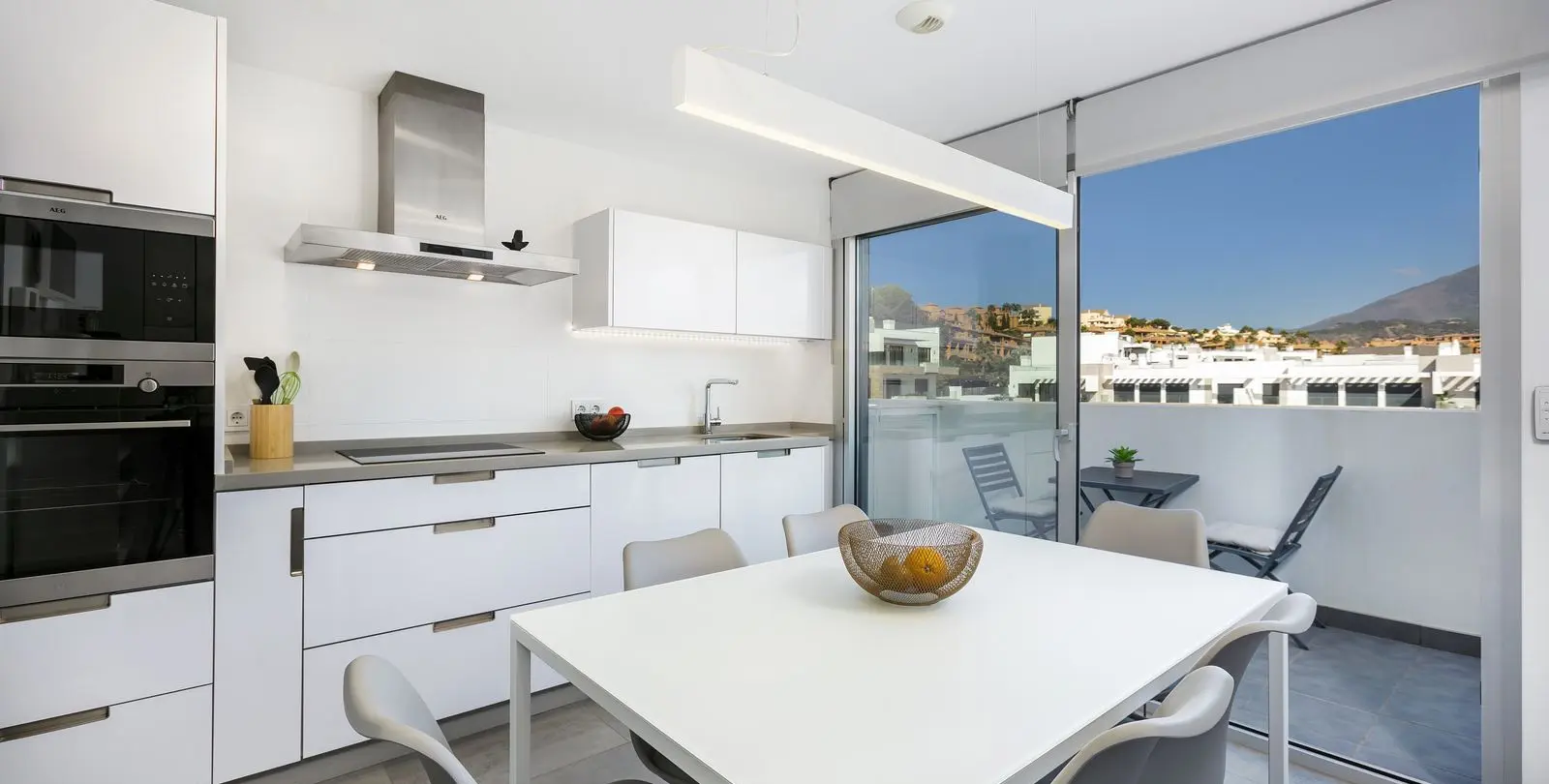 Sale of penthouse in Estepona 6