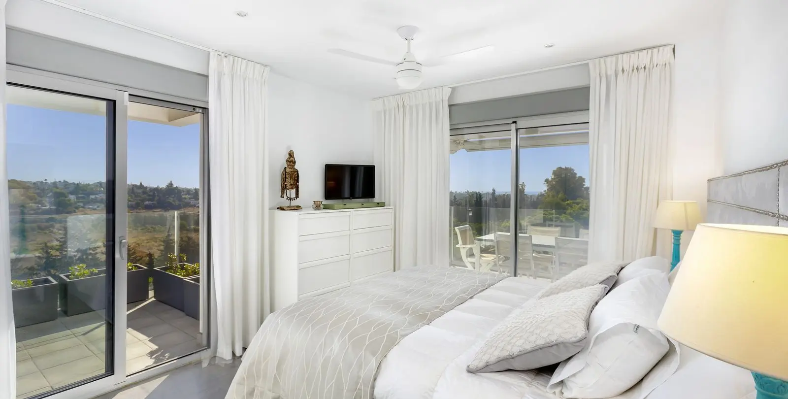 Sale of penthouse in Estepona 8