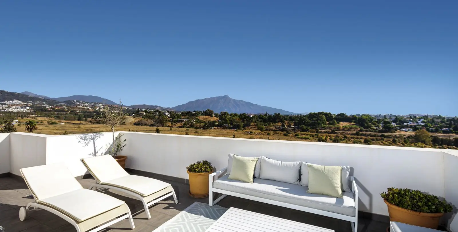 Sale of penthouse in Estepona 13