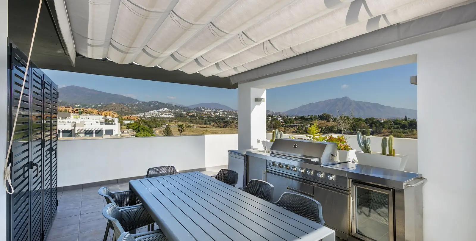 Sale of penthouse in Estepona 14