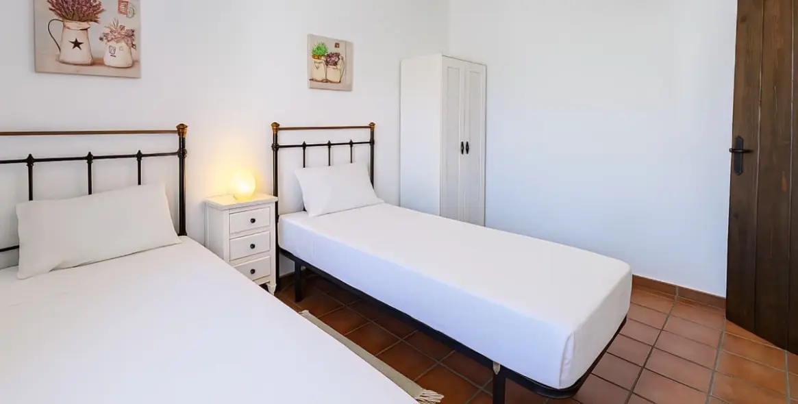 Продажа  отдельно стоящей виллы в Ronda 24