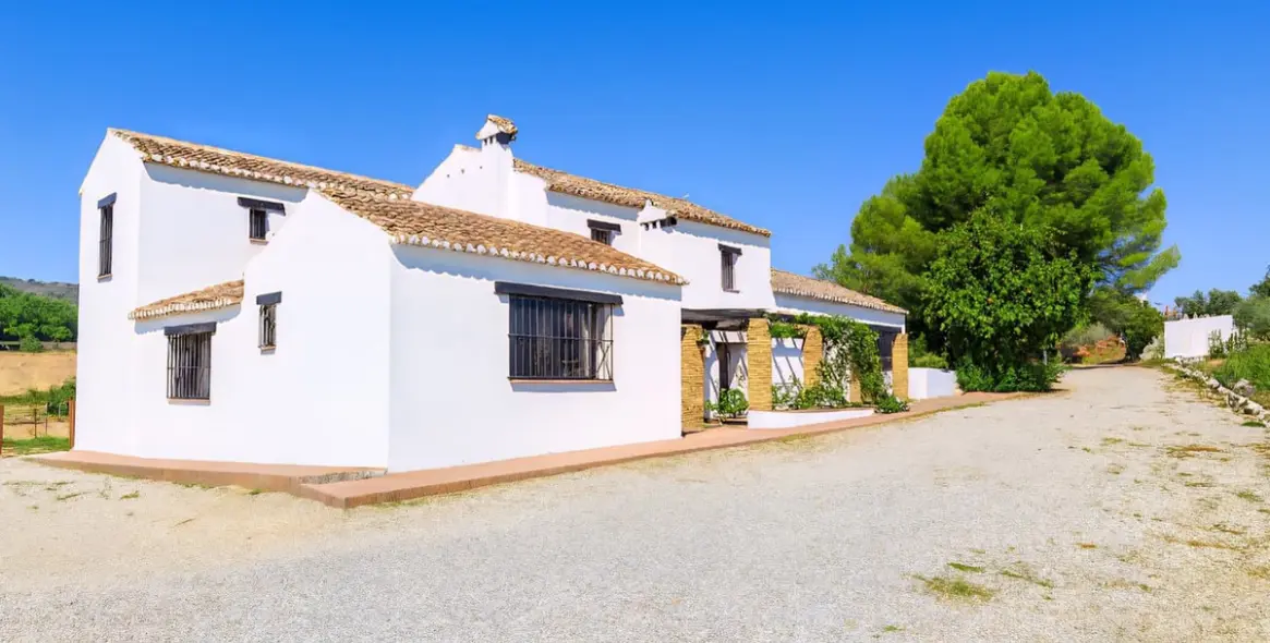 Продажа  отдельно стоящей виллы в Ronda 29
