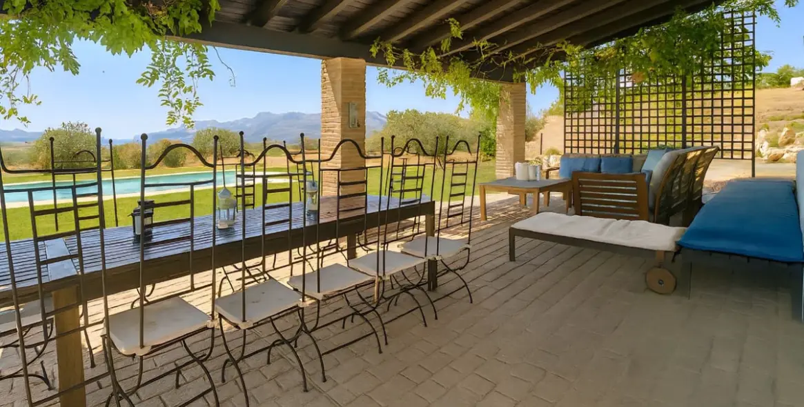 Продажа  отдельно стоящей виллы в Ronda 35