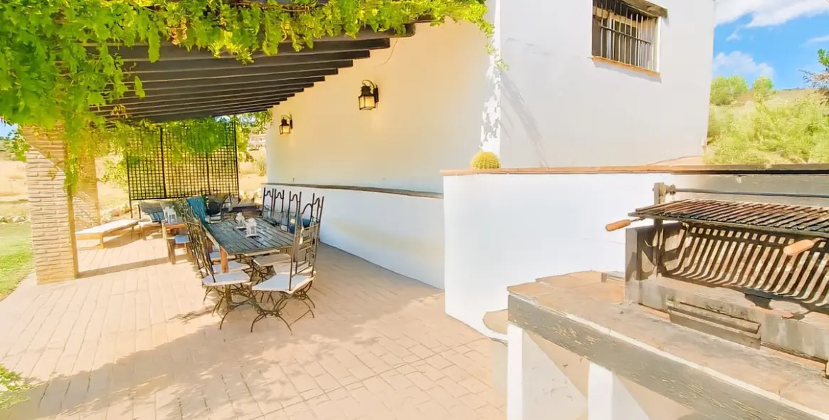 Продажа  отдельно стоящей виллы в Ronda 36