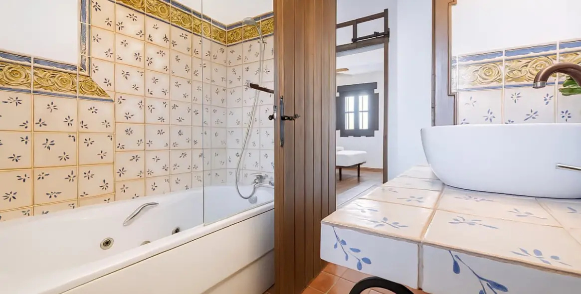 Продажа  отдельно стоящей виллы в Ronda 41