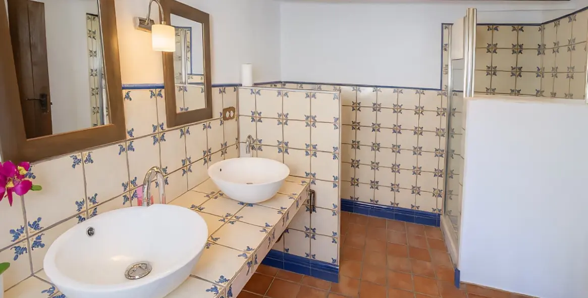 Продажа  отдельно стоящей виллы в Ronda 43