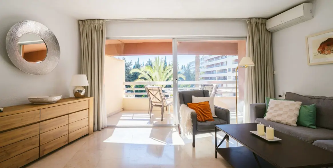 Sale of middle floor apartment in Marbella 1