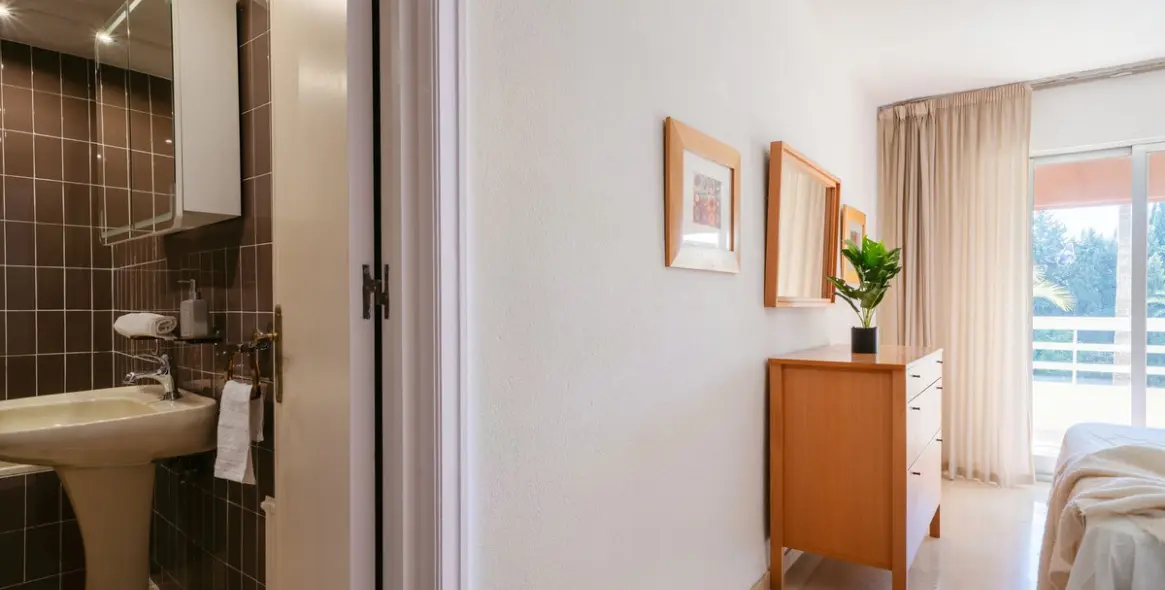 Sale of middle floor apartment in Marbella 18