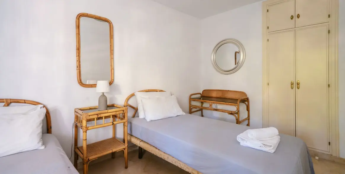 Sale of middle floor apartment in Marbella 22