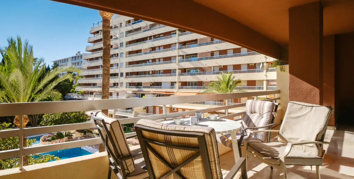Sale of middle floor apartment in Marbella 25