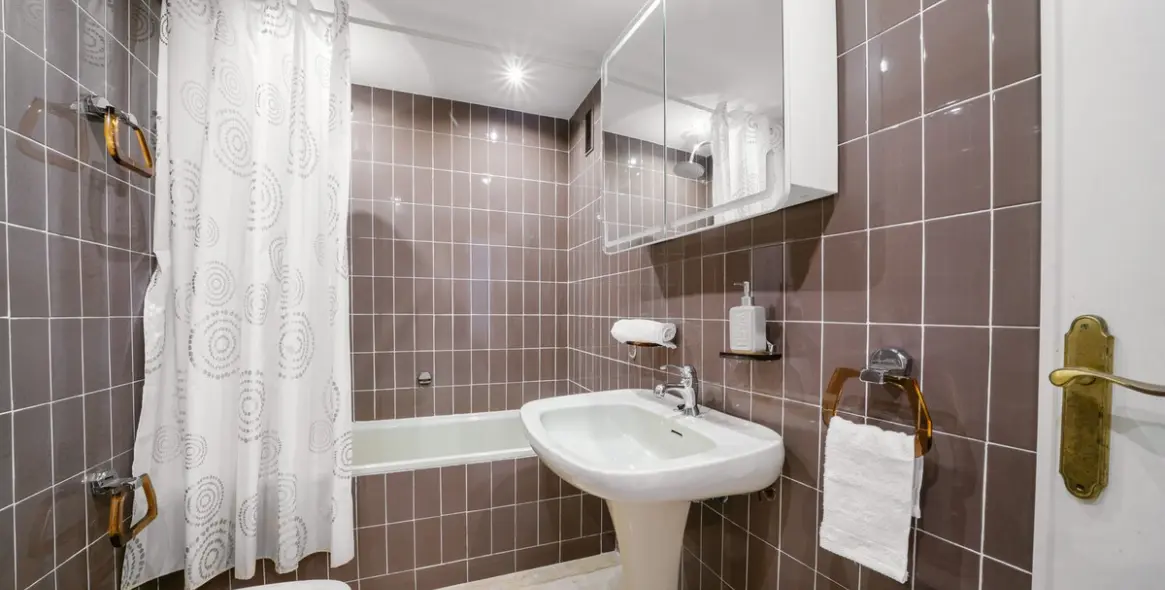 Sale of middle floor apartment in Marbella 28