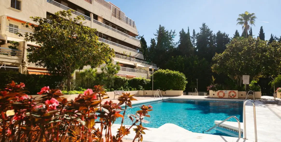 Sale of middle floor apartment in Marbella 39
