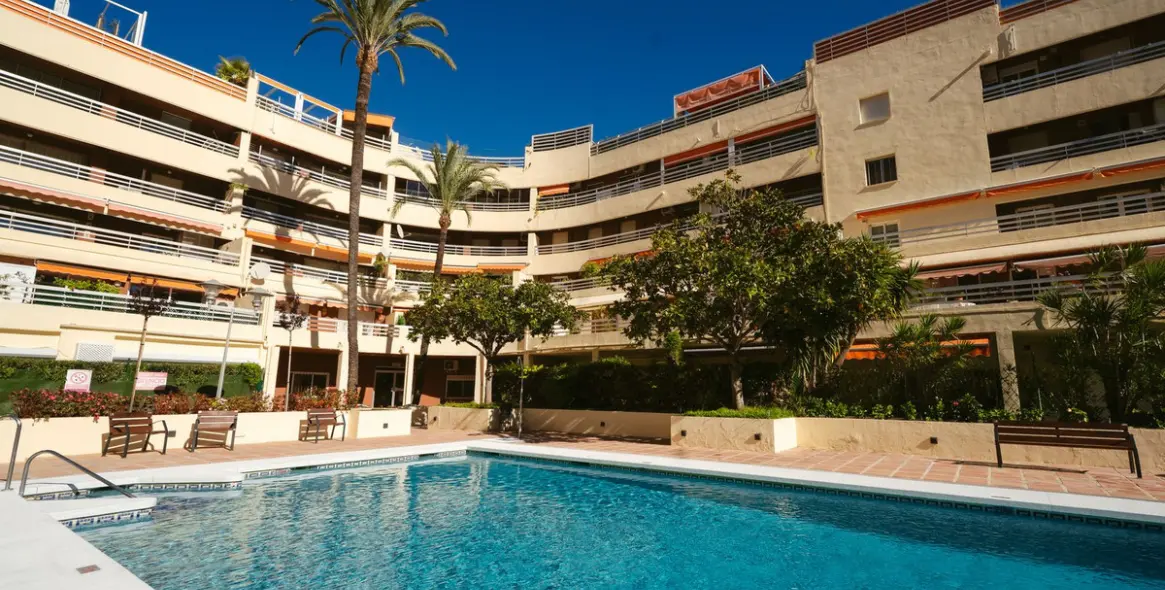 Sale of middle floor apartment in Marbella 40