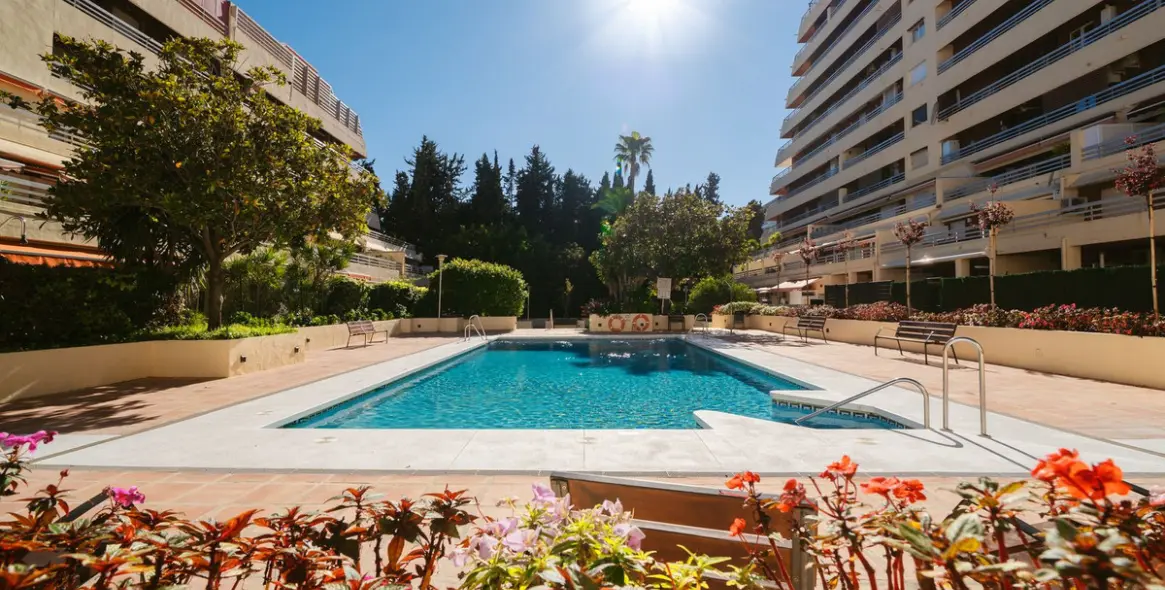 Sale of middle floor apartment in Marbella 42