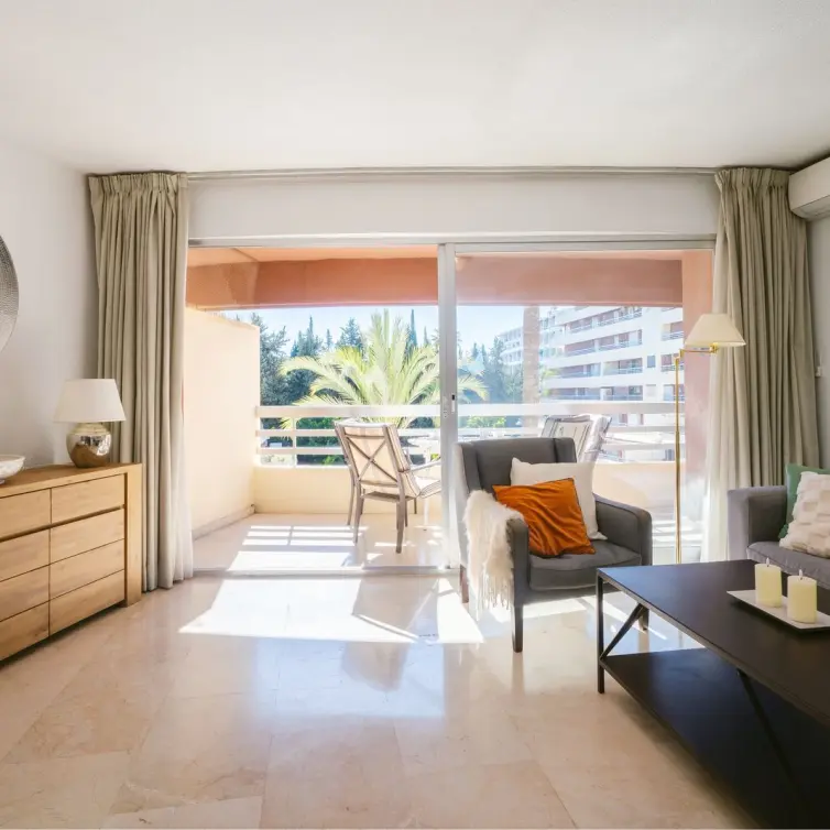 Продажа апартаментов на среднем этаже в Marbella