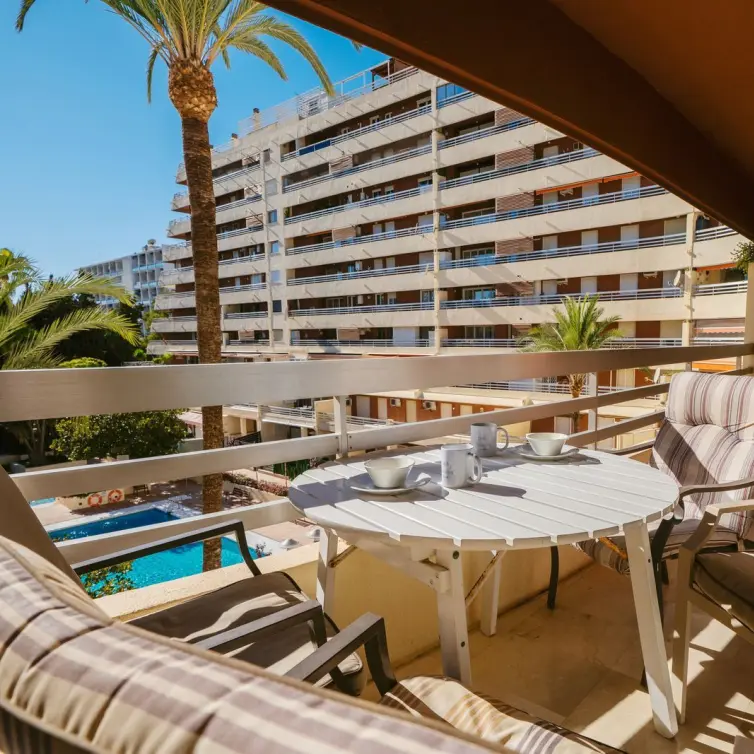 Продажа апартаментов на среднем этаже в Marbella