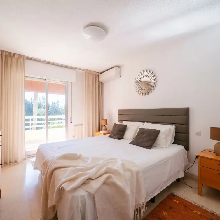 Продажа апартаментов на среднем этаже в Marbella