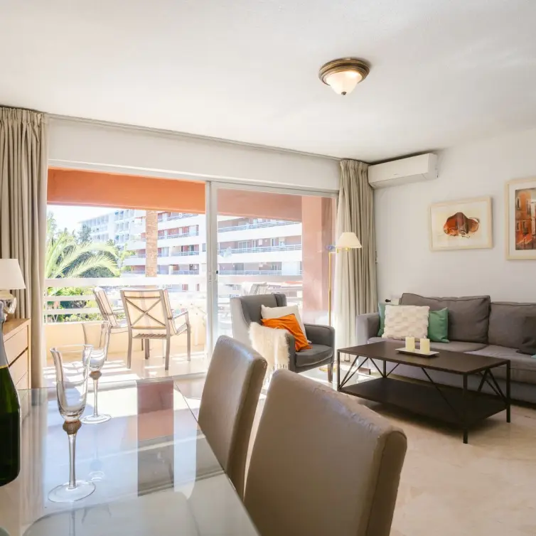 Продажа апартаментов на среднем этаже в Marbella