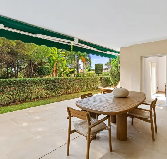 Продажа апартаментов на первом этаже в Nueva Andalucía