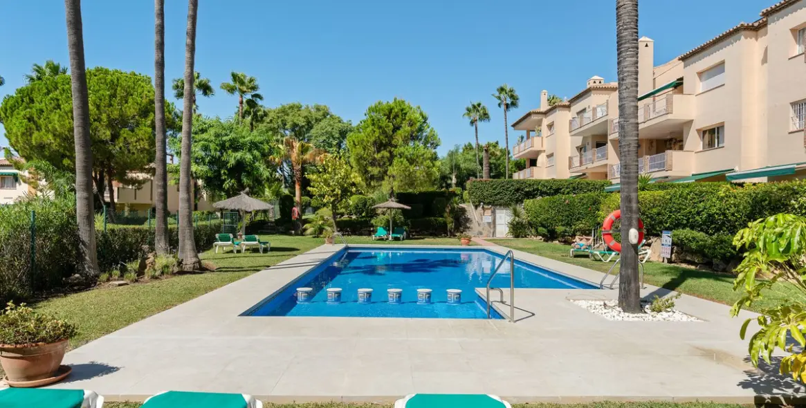 Продажа апартаментов на первом этаже в Nueva Andalucía 5