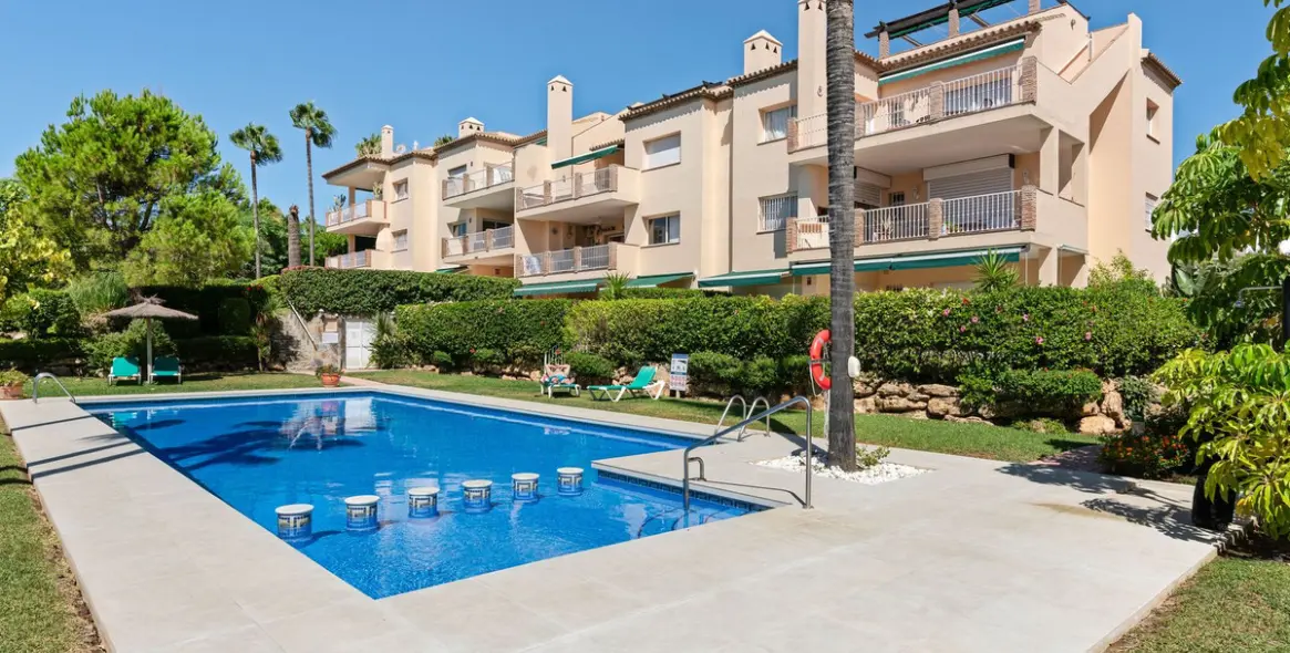 Продажа апартаментов на первом этаже в Nueva Andalucía 15