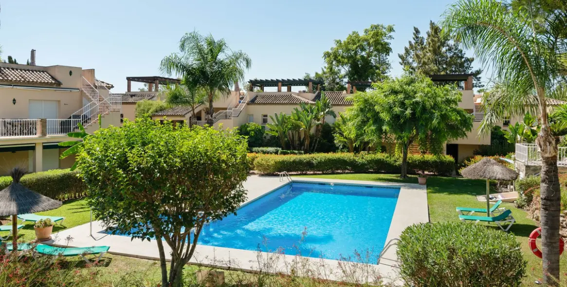 Продажа апартаментов на первом этаже в Nueva Andalucía 32