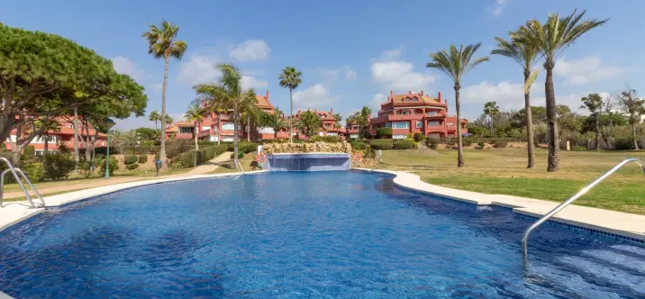 Sale of ground floor apartment in Elviria 0