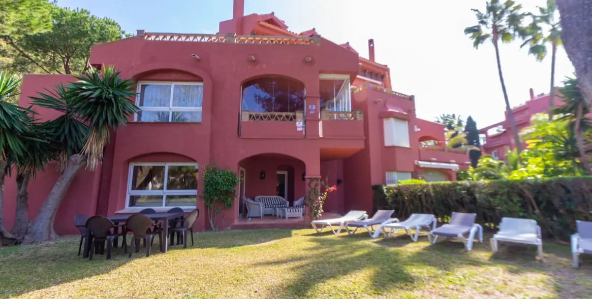 Sale of ground floor apartment in Elviria 2